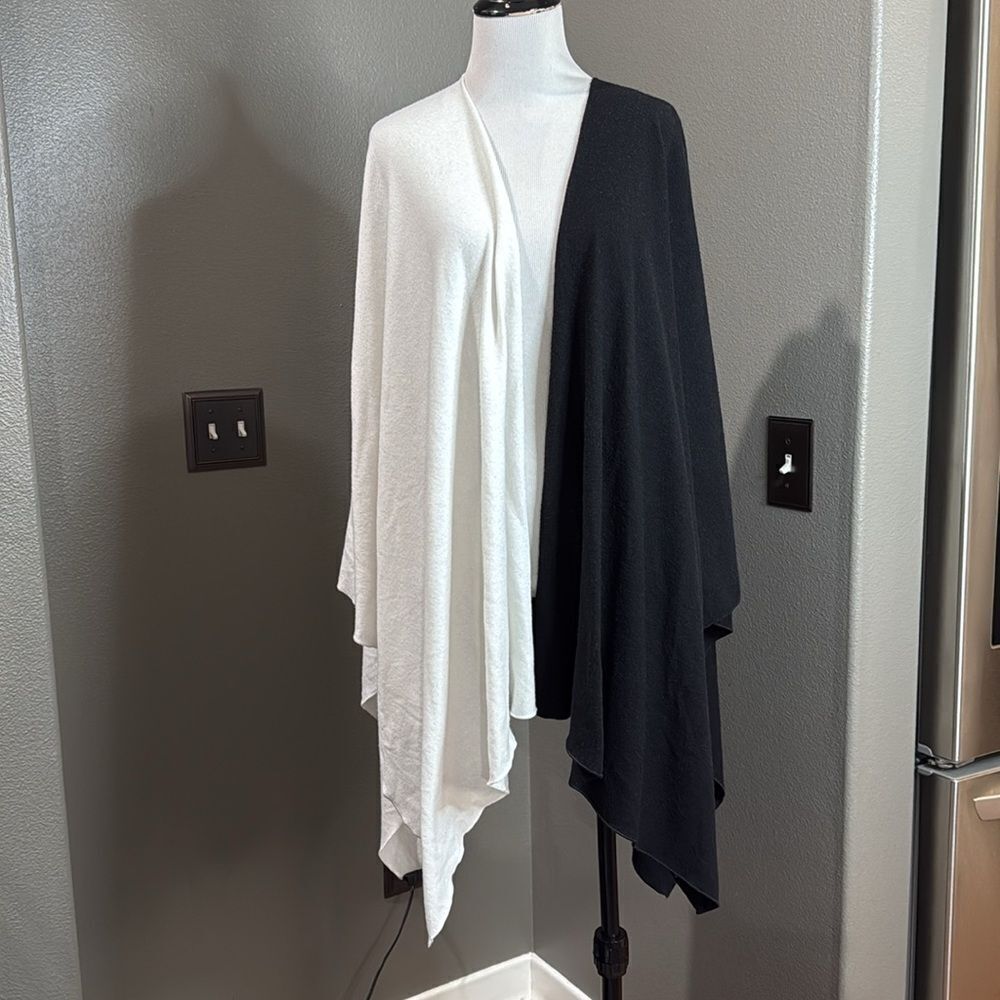 DONNI CHARM x Rachel Zoe in BOX OF STYLE Black White Wonder Cape/Shawl